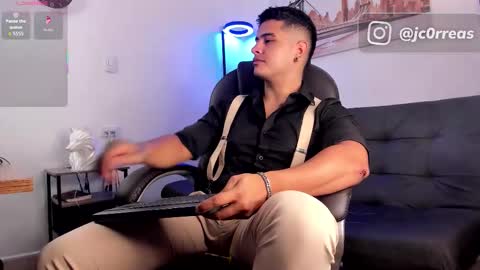 _juanes__ online show from November 27, 2025, 9:28 pm