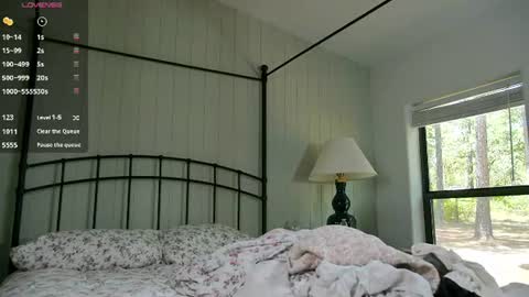 Snapshot of _june chatting on July 30, 2026, 7:02 pm june online show from July 30, 2026, 7:02 pm