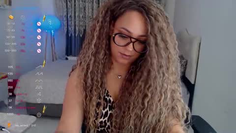 _just_a_queen_3 online show from November 19, 2025, 5:13 pm