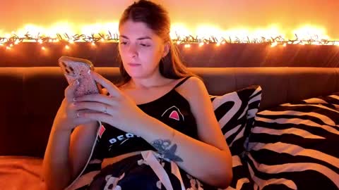 _just_a_simple_girl online show from December 22, 2024, 8:14 pm