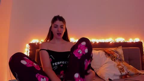 _just_a_simple_girl online show from January 9, 2025, 11:36 am