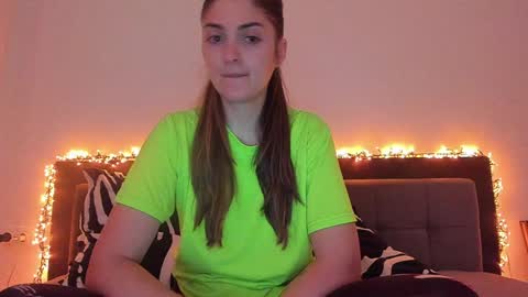 _just_a_simple_girl online show from January 16, 2025, 11:37 am