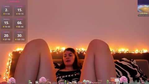 _just_a_simple_girl online show from January 17, 2025, 12:52 pm