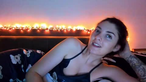 _just_a_simple_girl online show from February 8, 2025, 7:27 pm