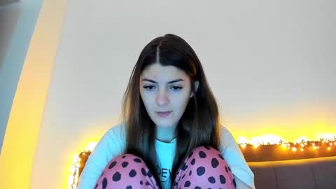 _just_a_simple_girl online show from February 19, 2025, 11:17 am