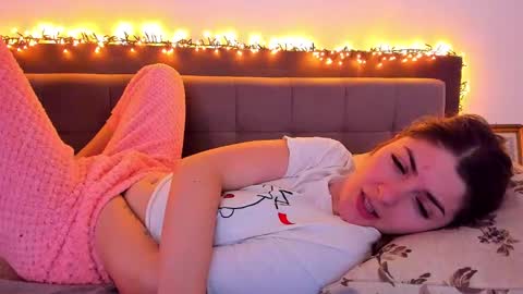 _just_a_simple_girl online show from February 19, 2025, 2:23 pm