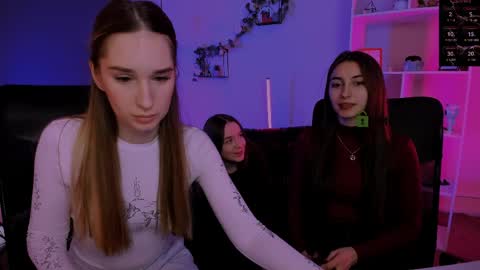 _kellykitten_ online show from March 25, 2026, 9:59 am