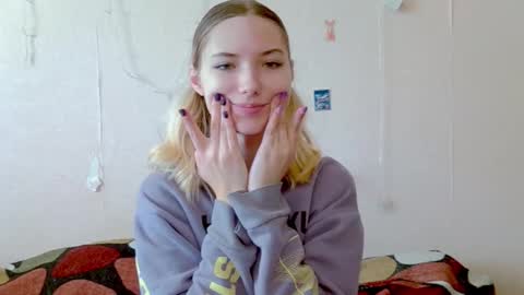 _kikiclark_ online show from September 27, 2025, 9:03 am