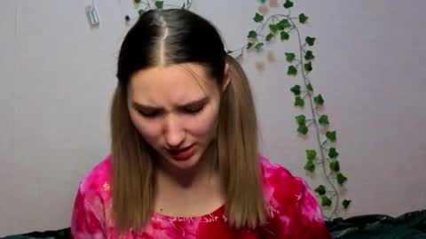 _kikiclark_ online show from December 14, 2025, 7:18 pm