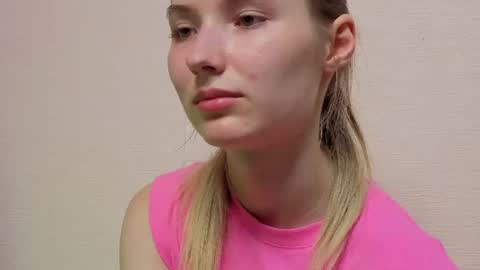 _kikiclark_ online show from July 2, 2026, 7:20 pm