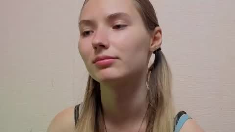 _kikiclark_ online show from July 5, 2026, 7:10 pm