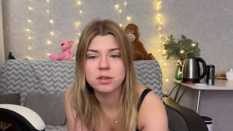 Molly   Emily online show from March 1, 2026, 9:50 pm