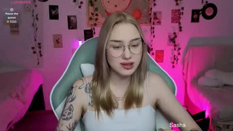 Snapshot of _kitekat_ chatting on November 6, 2025, 7:53 am _kitekat_ online show from November 6, 2025, 7:53 am