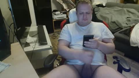 Snapshot of _kitsu_ chatting on November 19, 2025, 2:28 pm _kitsu_ online show from November 19, 2025, 2:28 pm