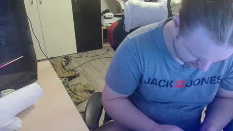 Snapshot of _kitsu_ chatting on December 14, 2025, 3:34 am _kitsu_ online show from December 14, 2025, 3:34 am