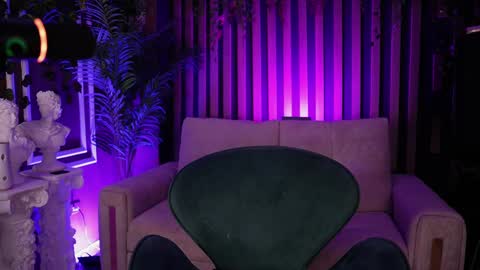  online show from October 6, 2025, 8:28 pm