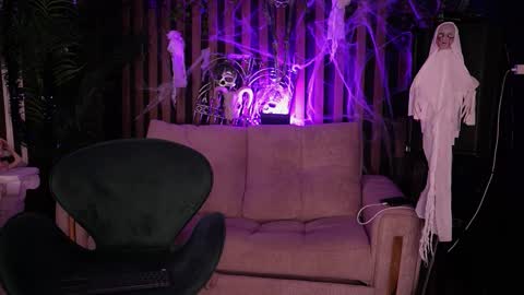   online show from October 20, 2025, 10:54 pm