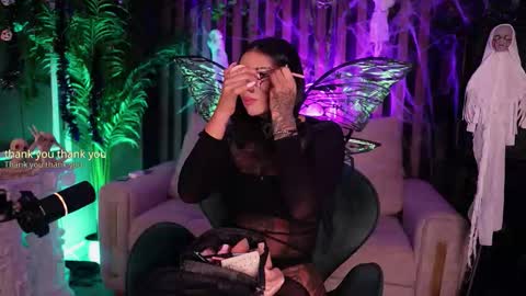   online show from October 23, 2025, 2:00 am