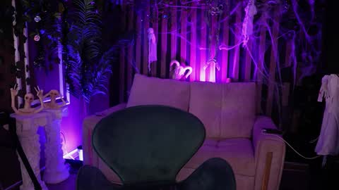   online show from October 28, 2025, 11:07 pm