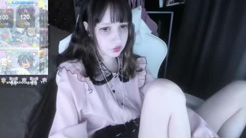Snapshot of _kuroneeko_ chatting on October 13, 2025, 7:30 am kuro online show from October 13, 2025, 7:30 am