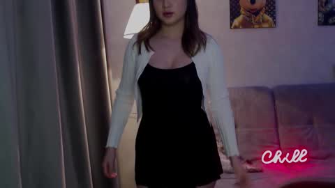 _lalune_ online show from November 3, 2025, 11:00 am