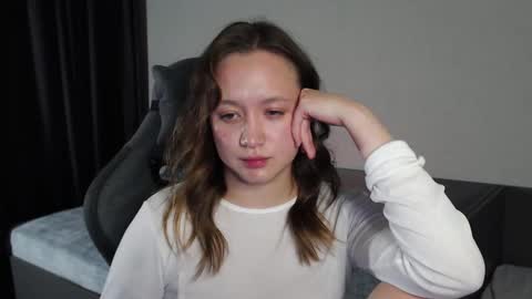 _lalune_ online show from November 24, 2025, 10:53 pm