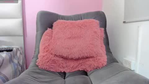 _leyla1_ online show from September 12, 2025, 2:17 pm