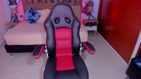 Liily online show from November 2, 2025, 8:44 pm