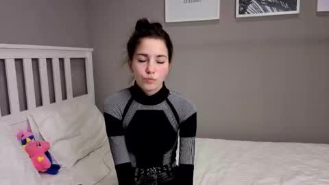 Emma online show from November 30, 2025, 5:50 pm