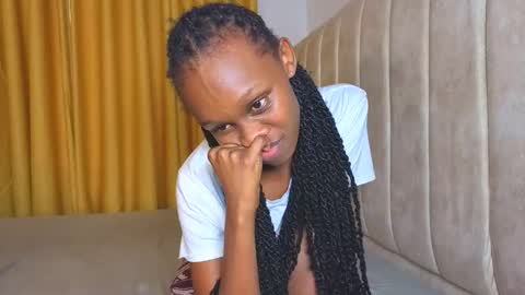 Littlevenus online show from November 15, 2025, 1:40 pm