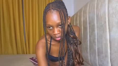 Littlevenus online show from November 18, 2025, 11:37 pm