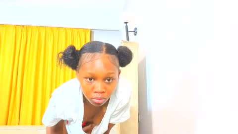 Littlevenus online show from April 16, 2026, 2:12 am