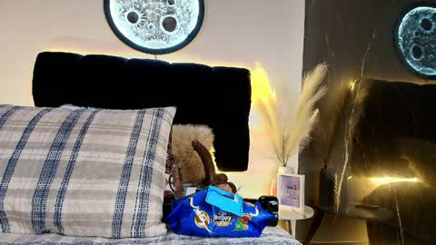 Snapshot of _lorrayne_ chatting on April 8, 2026, 12:05 pm Lorrayne online show from April 8, 2026, 12:05 pm