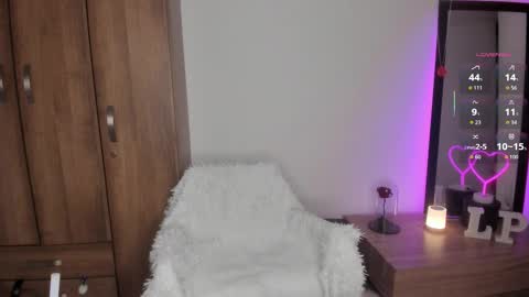 Snapshot of _lucianapalmer chatting on October 7, 2025, 12:24 pm online show from October 7, 2025, 12:24 pm