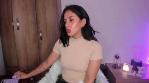 Snapshot of _lucianapalmer chatting on October 8, 2025, 12:14 pm online show from October 8, 2025, 12:14 pm