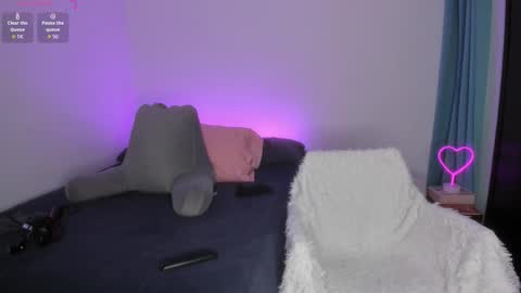 Snapshot of _lucianapalmer chatting on November 8, 2025, 9:35 pm online show from November 8, 2025, 9:35 pm