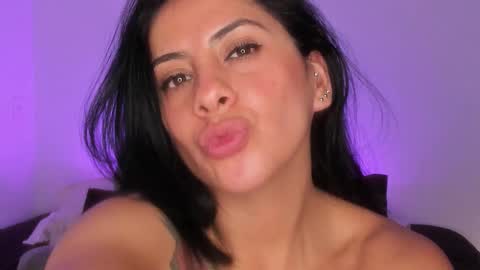 Snapshot of _lucianapalmer chatting on November 25, 2025, 1:49 am online show from November 25, 2025, 1:49 am