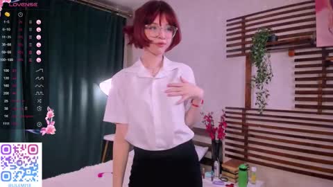 _lucystars online show from November 4, 2025, 2:05 pm