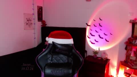 Snapshot of _lucyx__ chatting on December 10, 2024, 10:58 pm Queen. Help me reach 100 thumbs up online show from December 10, 2024, 10:58 pm