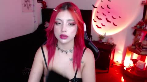 Snapshot of _lucyx__ chatting on December 27, 2024, 10:26 pm Queen. Help me reach 100 thumbs up online show from December 27, 2024, 10:26 pm