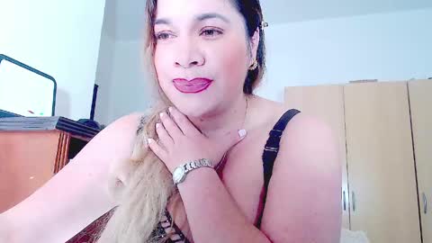 _lunagold_ online show from March 30, 2026, 5:25 pm