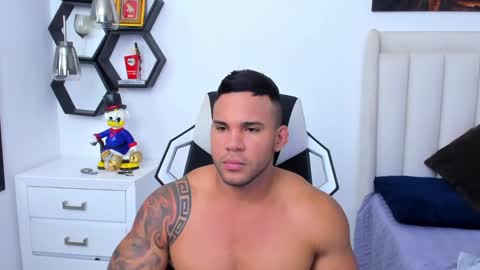 _matthew_santos_ online show from January 17, 2025, 10:45 pm