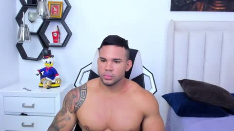 _matthew_santos_ online show from January 24, 2025, 9:37 pm