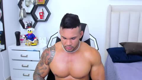 _matthew_santos_ online show from February 5, 2025, 11:39 pm