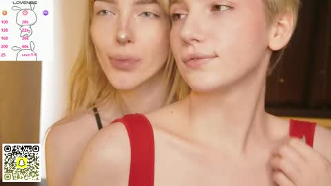 Snapshot of _medal_of_horny_ chatting on June 7, 2026, 7:23 am Elva and Kate online show from June 7, 2026, 7:23 am