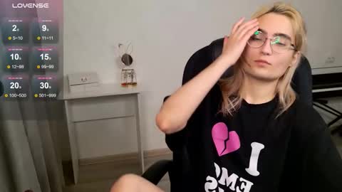 Snapshot of _meow_neko_ chatting on January 5, 2026, 5:27 pm _meow_neko_ online show from January 5, 2026, 5:27 pm