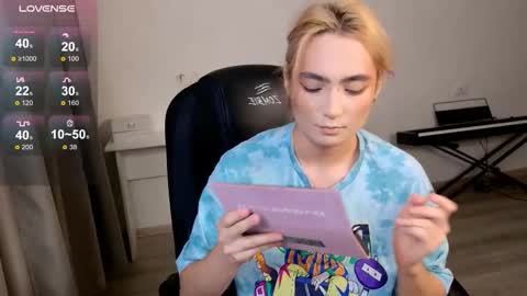 Snapshot of _meow_neko_ chatting on January 7, 2026, 10:23 pm _meow_neko_ online show from January 7, 2026, 10:23 pm