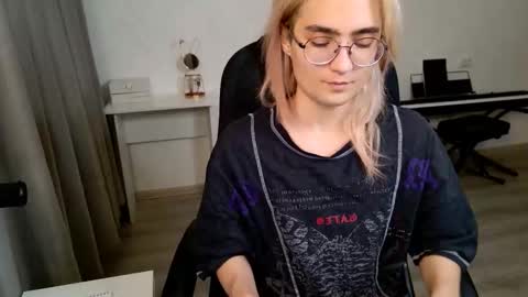 Snapshot of _meow_neko_ chatting on January 9, 2026, 1:41 am _meow_neko_ online show from January 9, 2026, 1:41 am