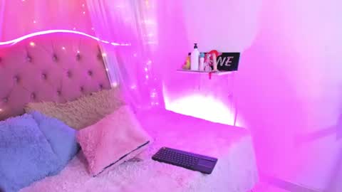 Mia online show from February 22, 2025, 10:42 pm
