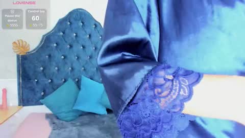 Snapshot of _mia_milf_ chatting on March 23, 2026, 6:17 am _mia_milf_ online show from March 23, 2026, 6:17 am